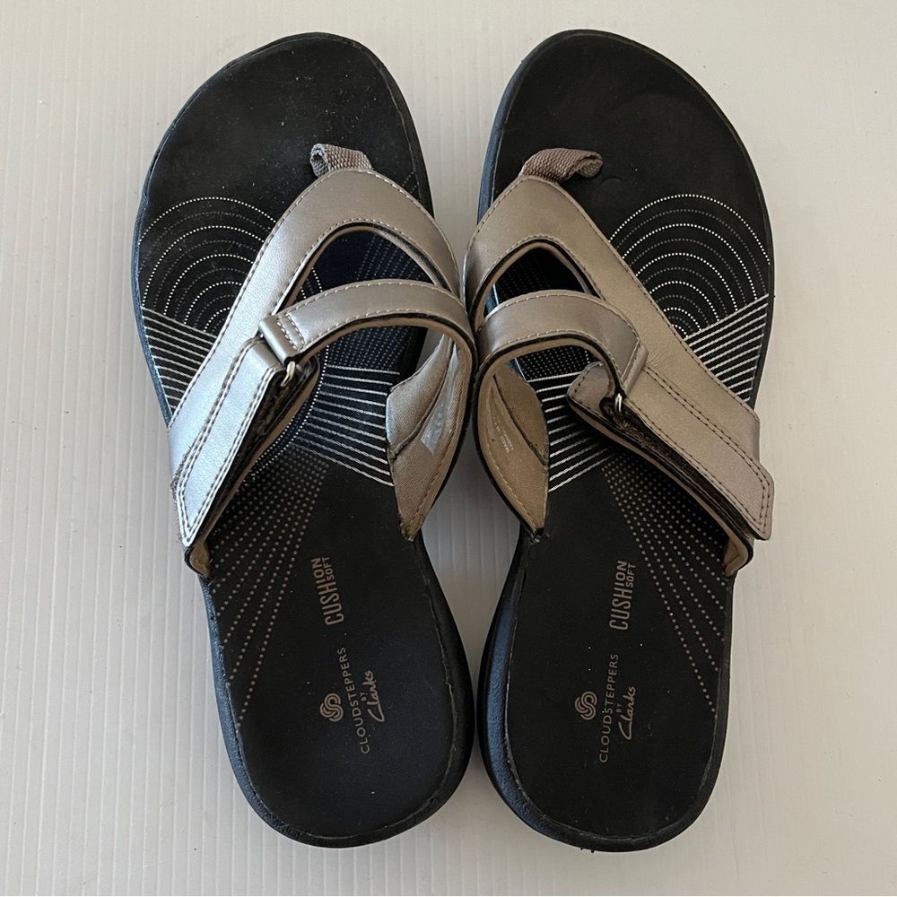 Clarks Cloudsteppers Metallic Taupe Adjustable Hook Flip Flop Sandals 7 - Picture 5 of 11